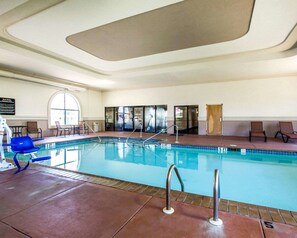 Indoor pool - Quality Inn Columbia I-65 (Columbia)