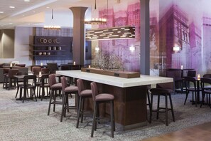 Lobby sitting area - Courtyard by Marriott Omaha Downtown (Omaha)