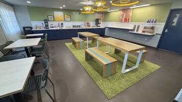 Free daily continental breakfast