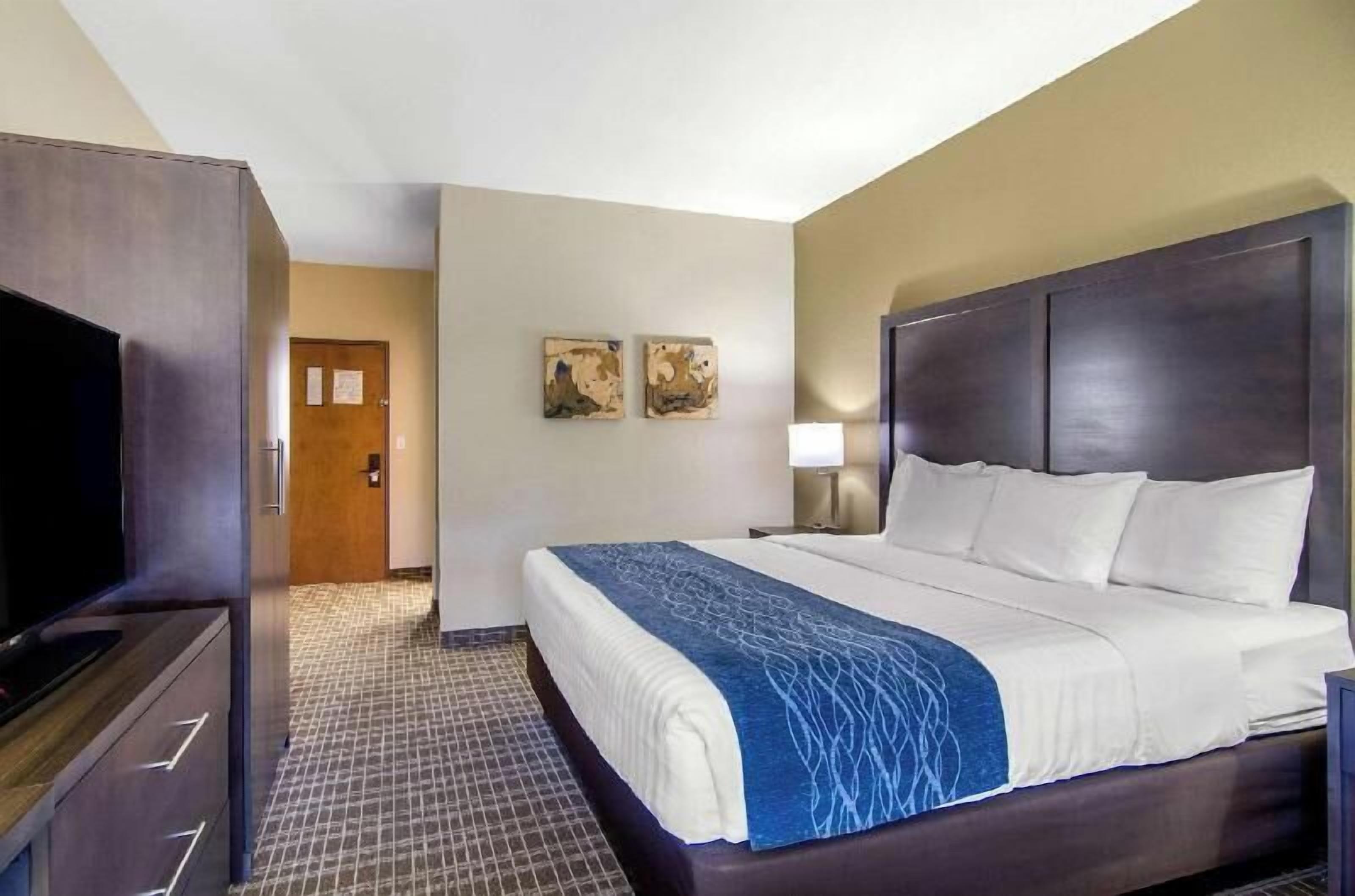 Pillow-top beds, desk, laptop workspace, blackout curtains