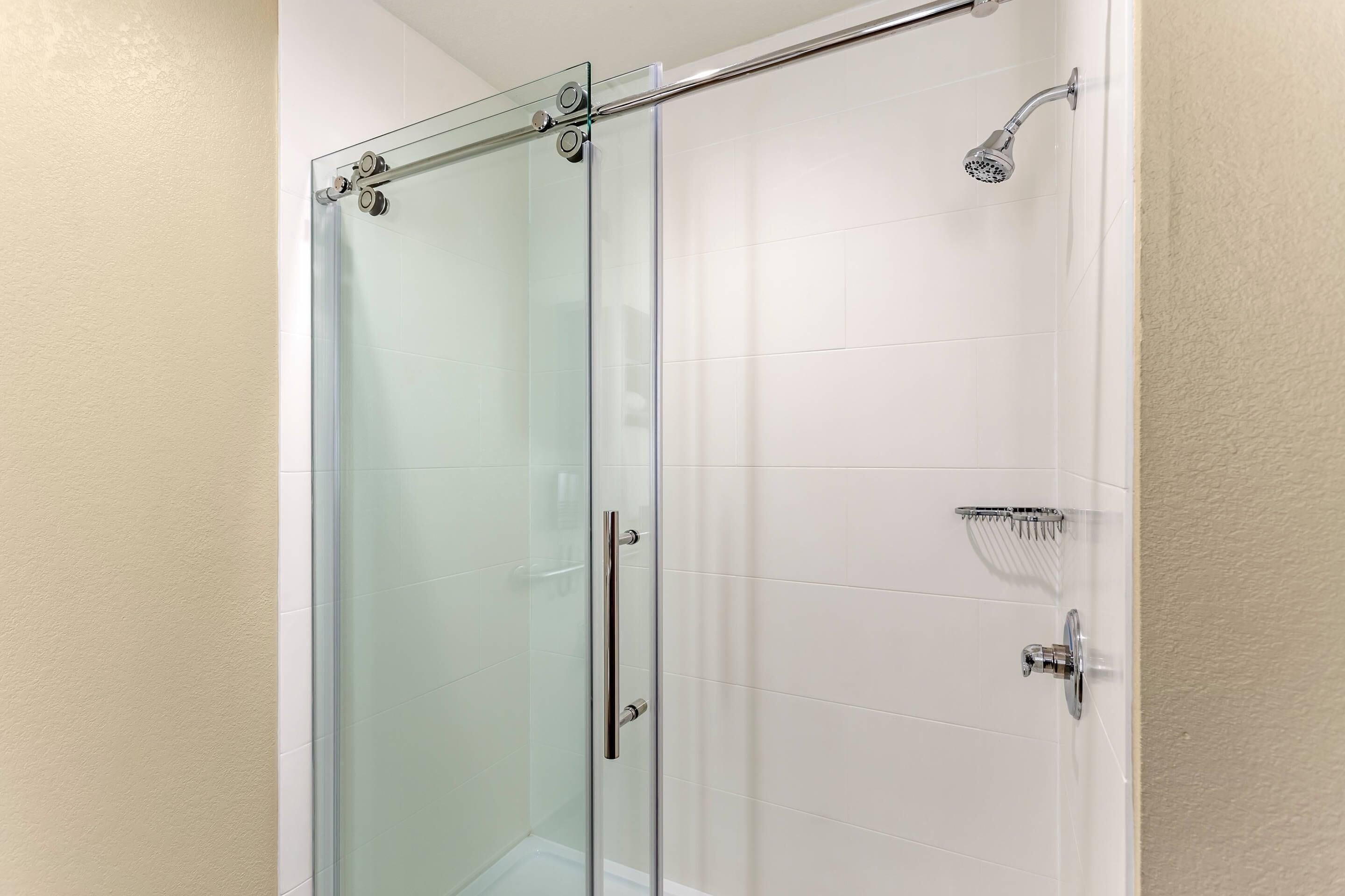 Rom – standard, 1 kingsize-seng | Senger med overmadrass, skrivebord og skrivebord for bærbar PC