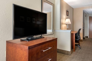 Suite, 1 King Bed with Sofa bed | Premium bedding, iron/ironing board, free cribs/infant beds