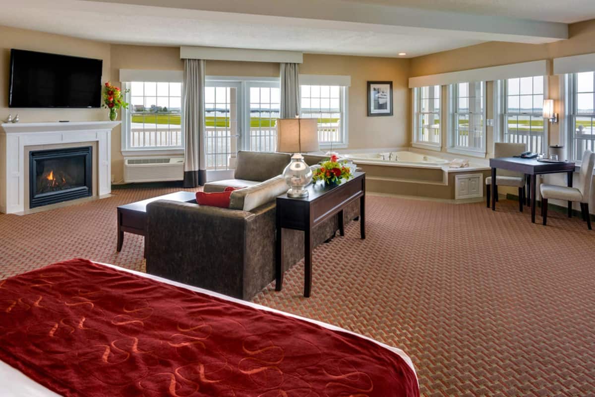 Presidential Suite - Bayfront | Premium bedding, pillowtop beds, in-room safe, individually decorated