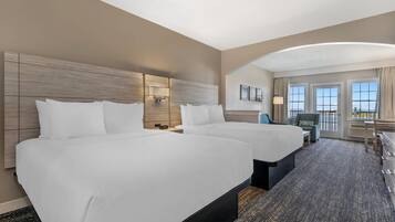 Premium Double Queen Suite - Bayfront | Hochwertige Bettwaren, Pillowtop-Betten, Zimmersafe