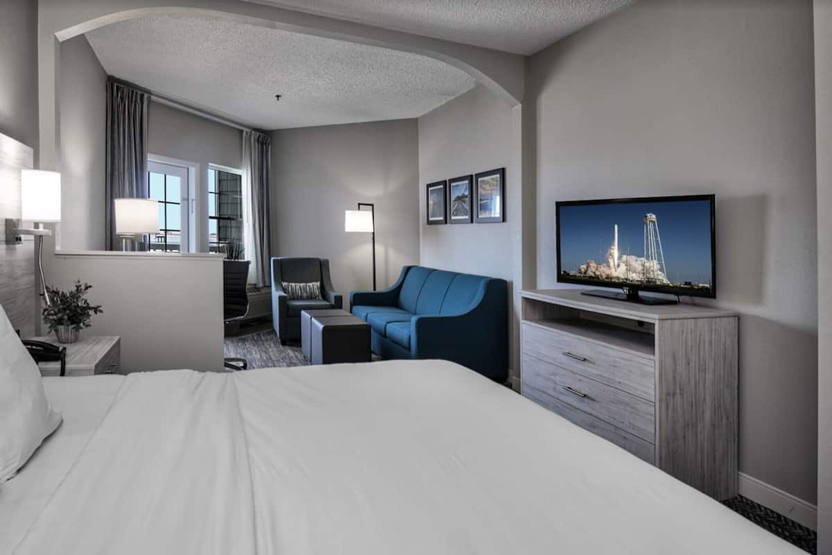 premium bedding, pillow-top beds, in-room safe, individually decorated