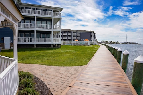 Comfort Suites Chincoteague Island Bayfront Resort