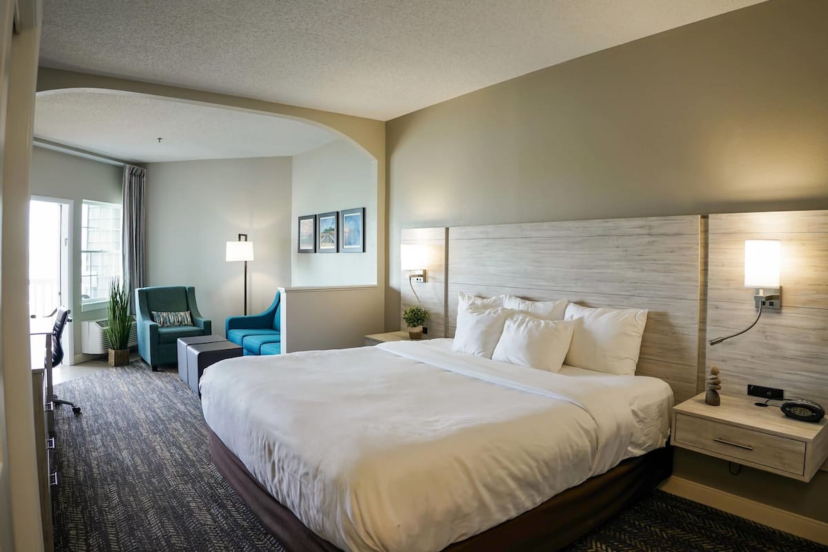 Premium bedding, pillowtop beds, in-room safe, individually decorated