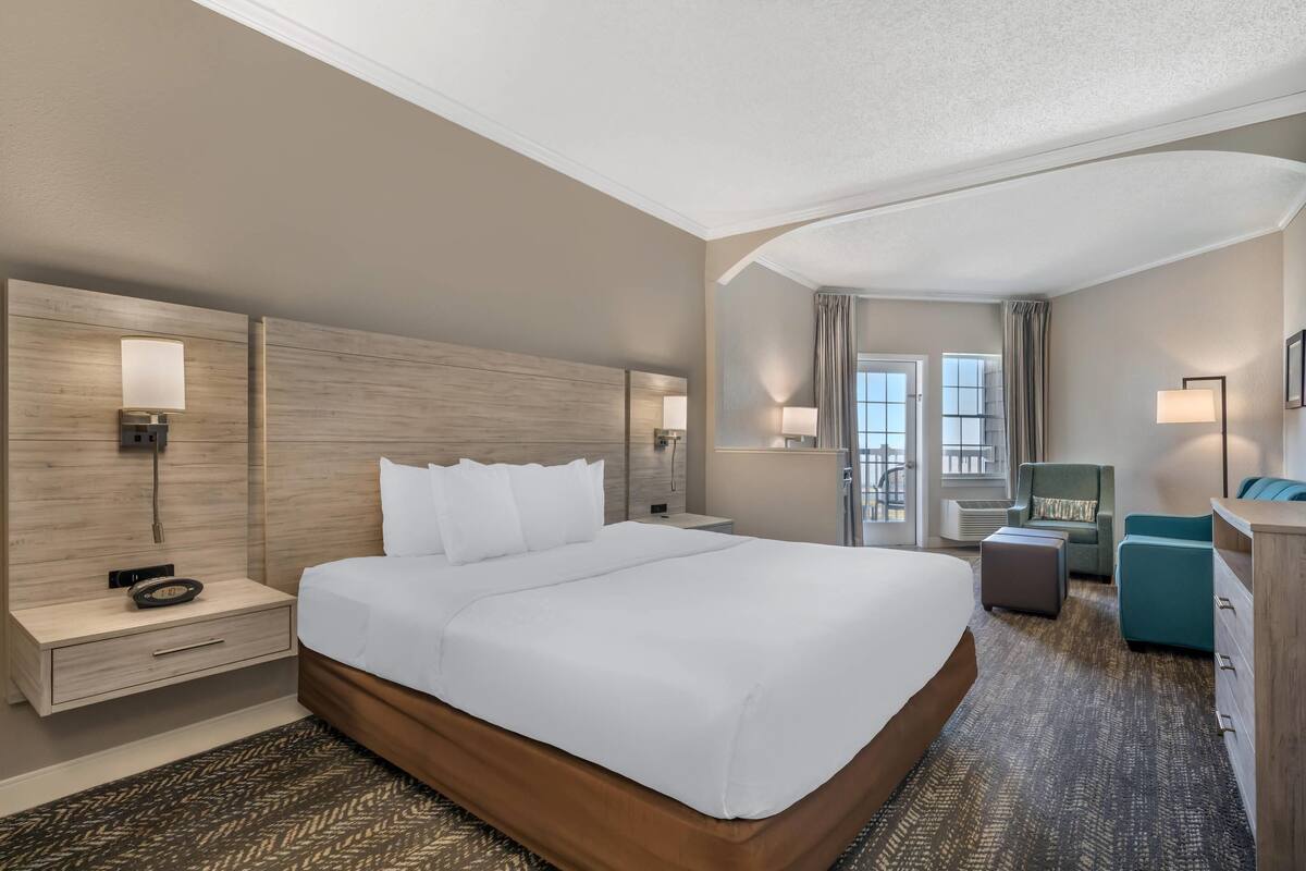 Premium bedding, pillow-top beds, in-room safe, laptop workspace