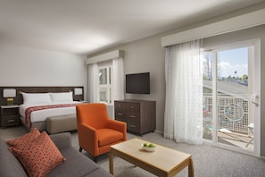 Studio Suite | In-room safe, desk, blackout curtains, iron/ironing board