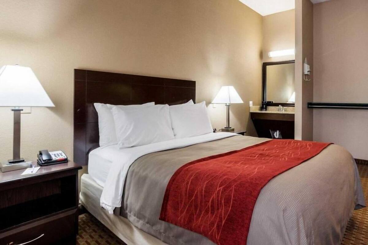 Työpöytä, silitysrauta/-lauta, ilmainen Wi-Fi, vuodevaatteet