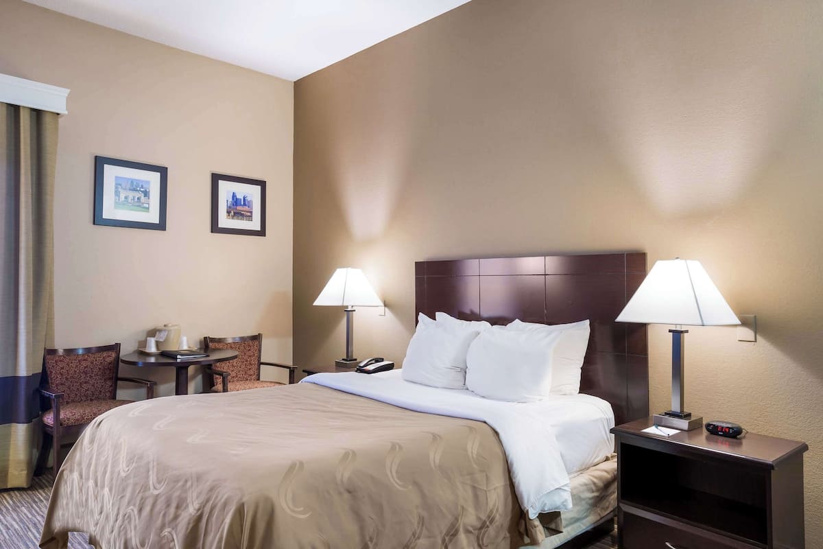 Room, 1 Queen Bed, Accessible, Non Smoking | Desk, iron/ironing board, free WiFi, bed sheets