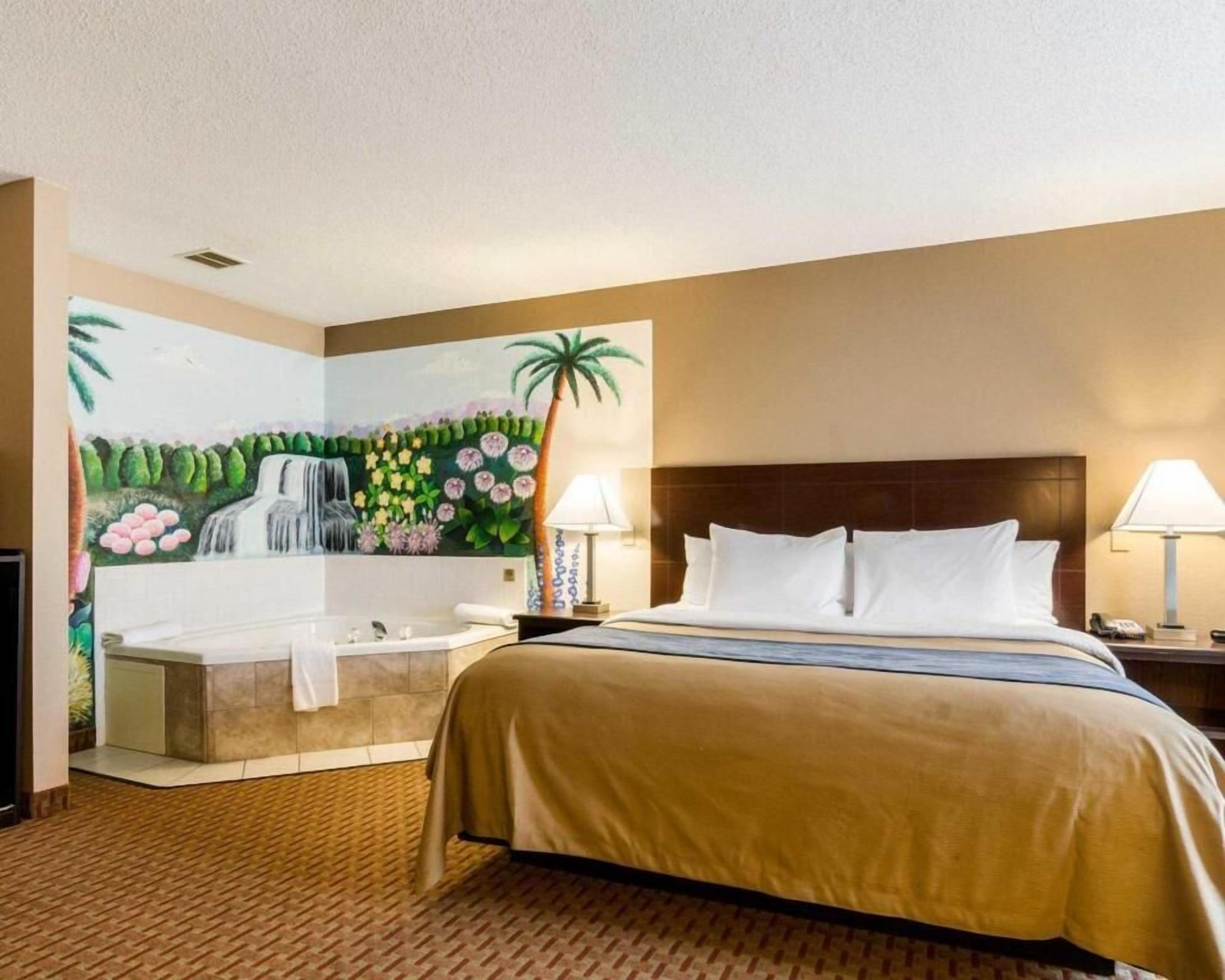 Skrivebord, strykejern/-brett, wi-fi (inkludert) og sengetøy