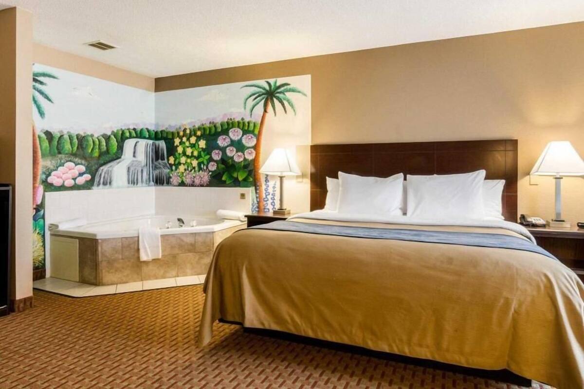 Työpöytä, silitysrauta/-lauta, ilmainen Wi-Fi, vuodevaatteet