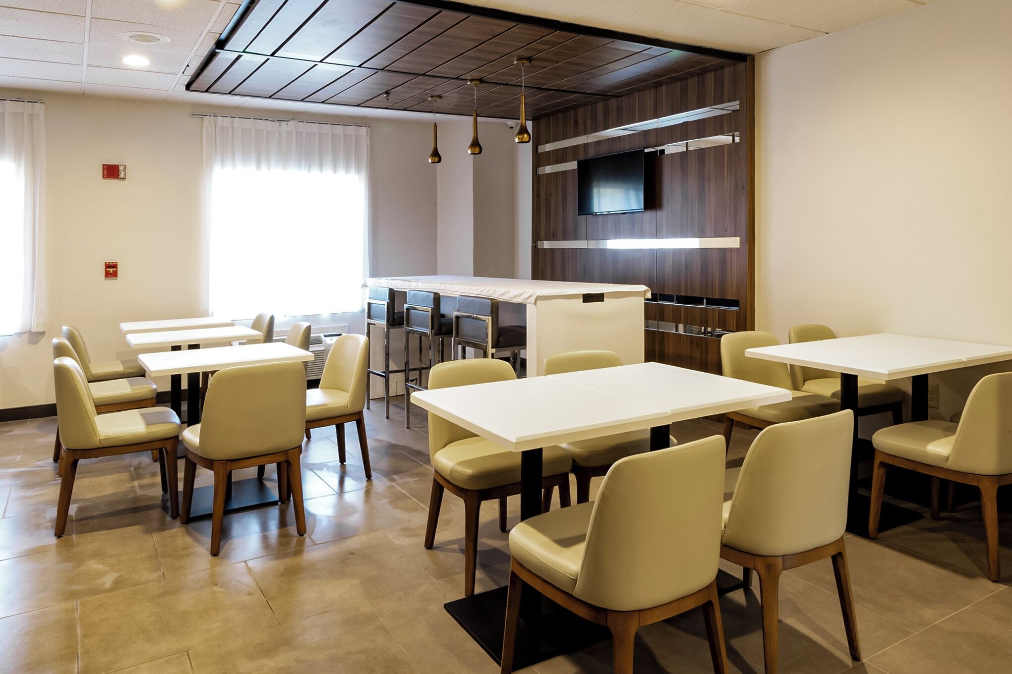 Free daily buffet breakfast