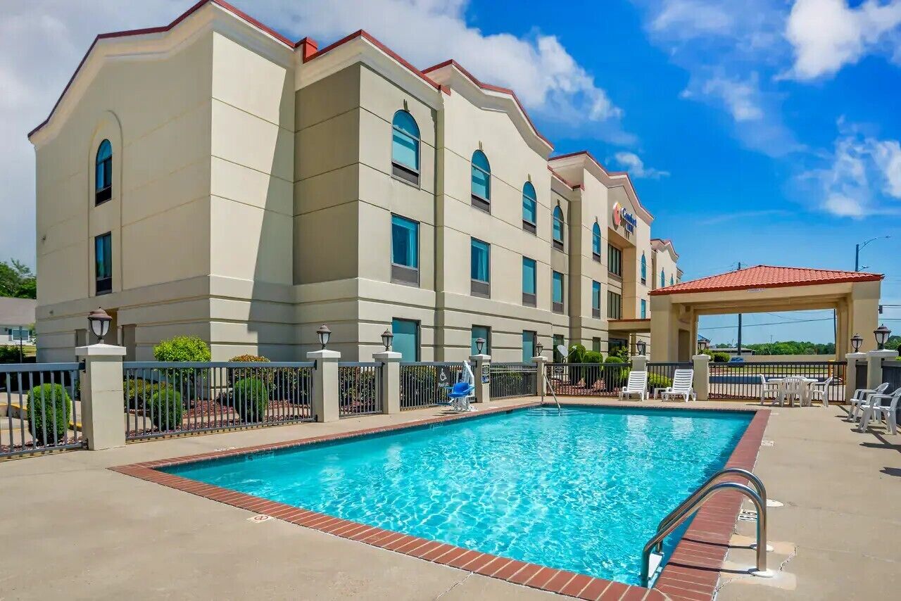 Piscine extérieure (ouverte en saison)