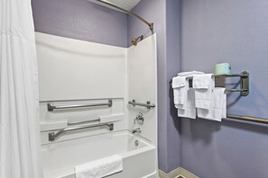 Habitación Deluxe, 1 cama de matrimonio grande, no fumadores | Baño | Ducha y bañera combinadas y artículos de higiene personal gratuitos