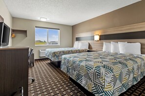 Deluxe Room, 2 Queen Beds, Non Smoking, Refrigerator & Microwave | Desk, laptop workspace, blackout curtains, free WiFi - Motel 6 North Sioux City, SD – I-29 North (North Sioux City)