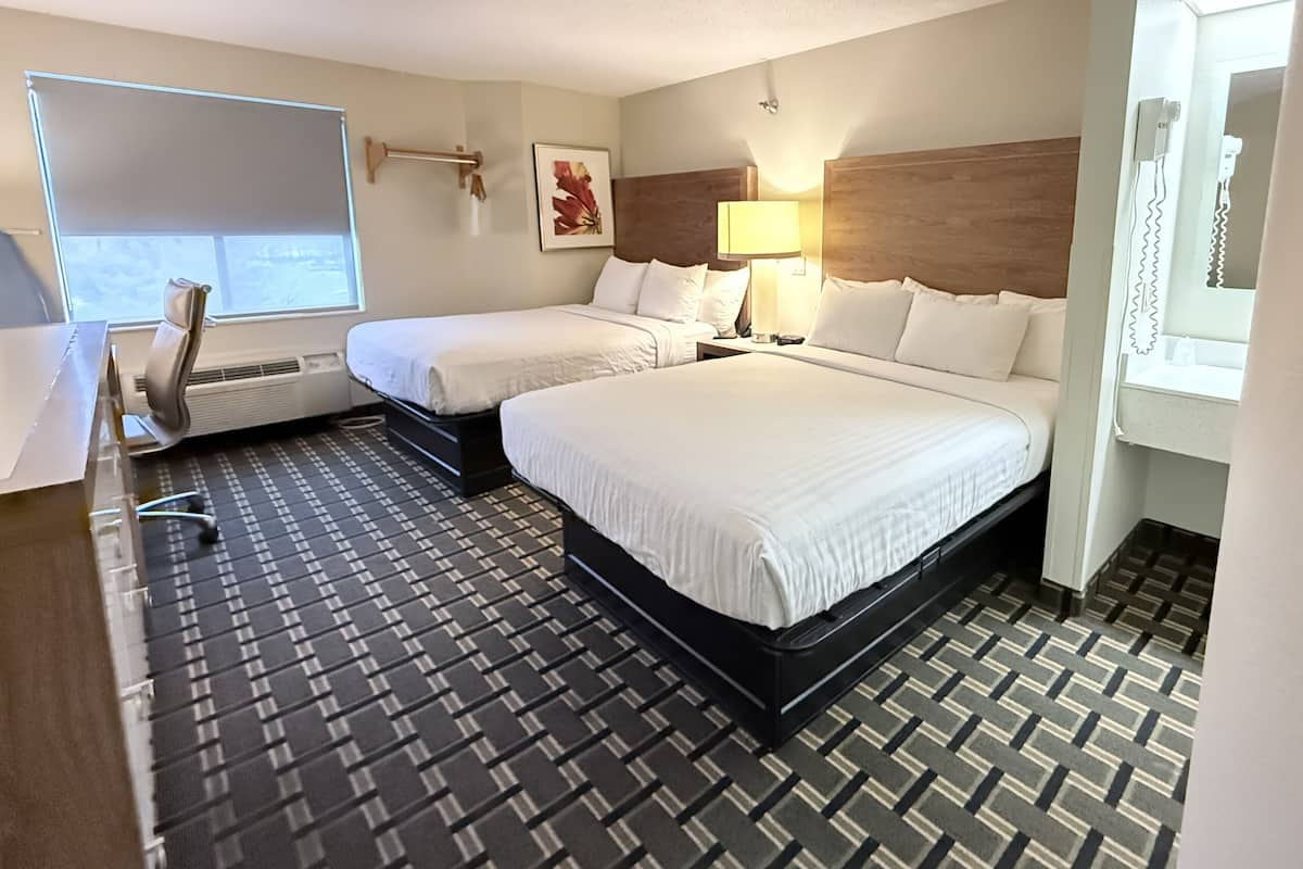 Escritorio y espacio para trabajar con laptop