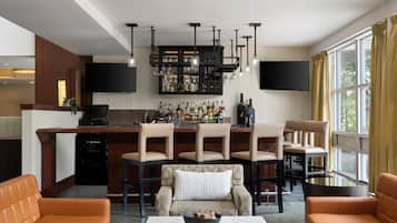 Bar (trong khuôn viên)