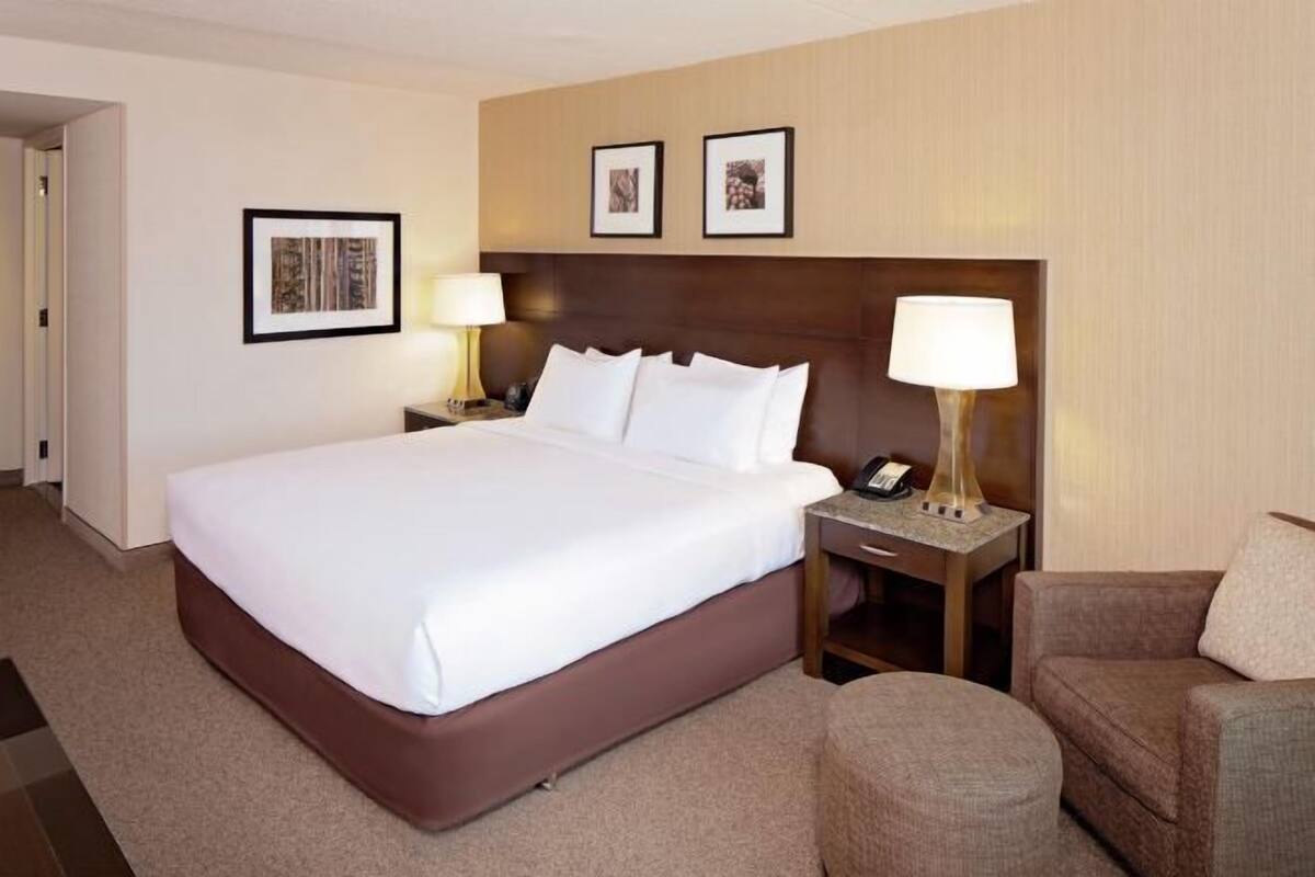 Premium bedding, in-room safe, desk, soundproofing