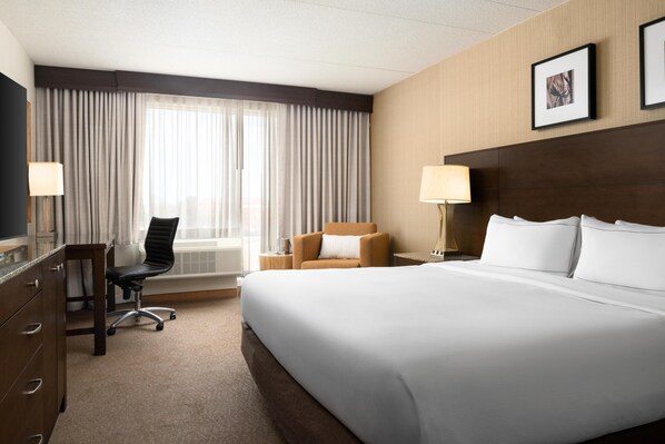 Premium bedding, in-room safe, desk, soundproofing - DoubleTree by Hilton Hotel Boston Bayside (Boston)