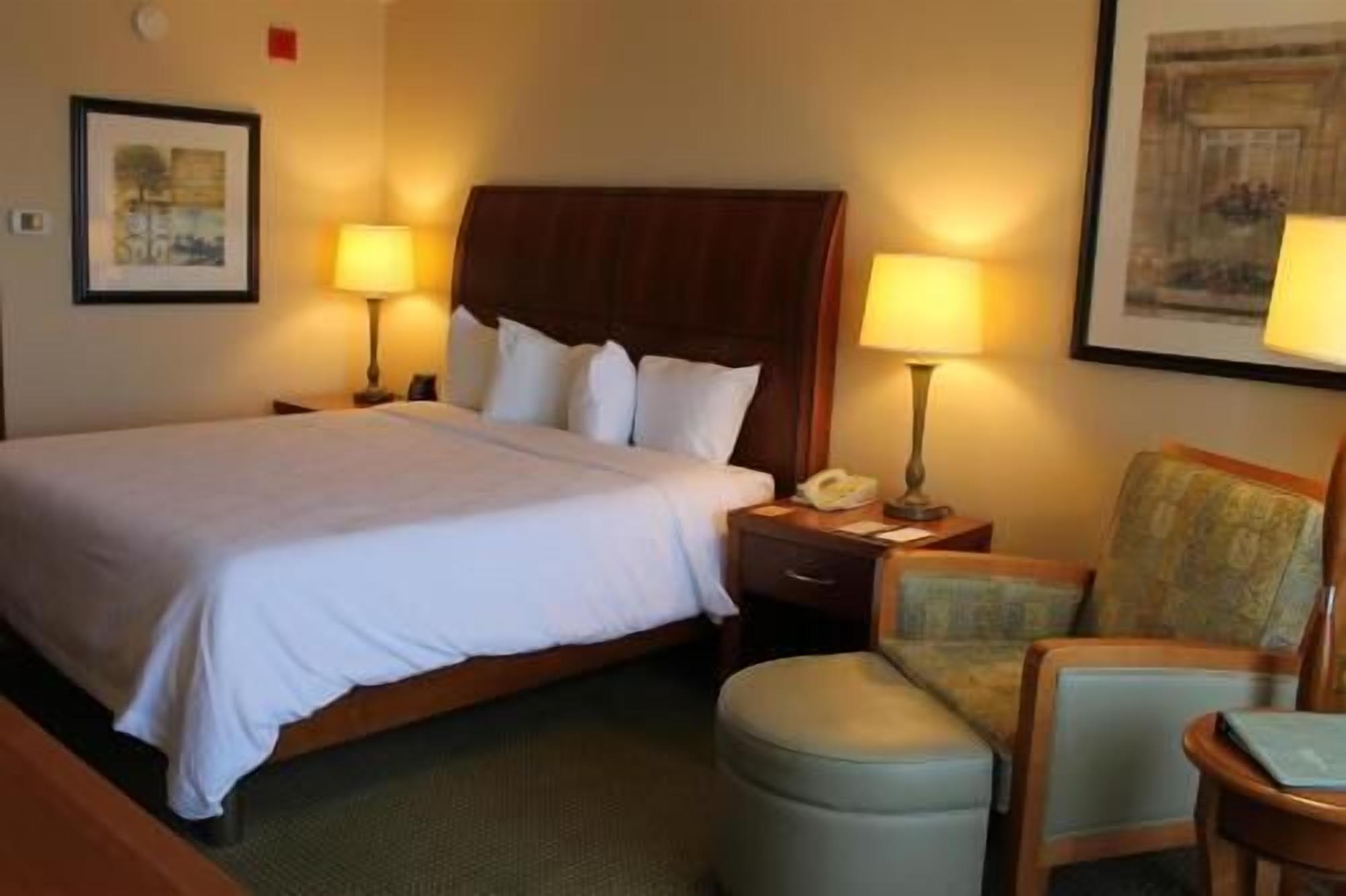 Premium bedding, in-room safe, desk, iron/ironing board