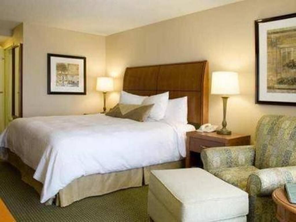 Premium bedding, in-room safe, desk, iron/ironing board