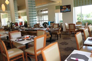 S'hi serveixen esmorzars, dinars i sopars 