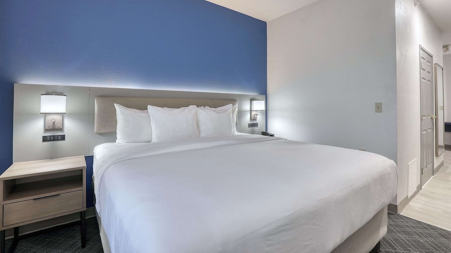 Comfort Suites Milwaukee Airport