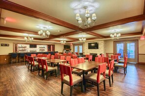 Dining - Comfort Suites Milwaukee Airport (Oak Creek)