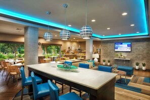 Lobby - Best Western Plus Lewisville Flower Mound (Lewisville)