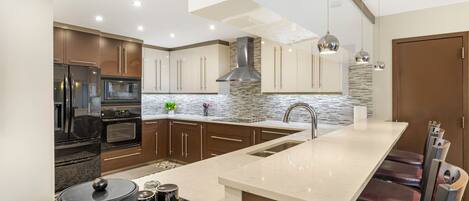 Presidential Master Apt Suite, Multiple Beds, Non Smoking, Kitchen (Full Kitchen) | Private kitchen | Fridge, microwave, coffee/tea maker