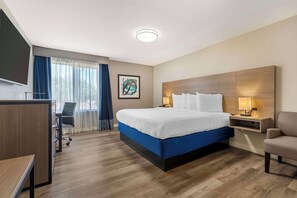 Suite, flere senger, ikke-røyk, kjøkken (Full Kitchen) | Senger med overmadrass, safe på rommet og skrivebord