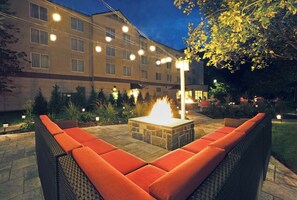 Terrace/patio - Hilton Garden Inn Saratoga Springs (Saratoga Springs)
