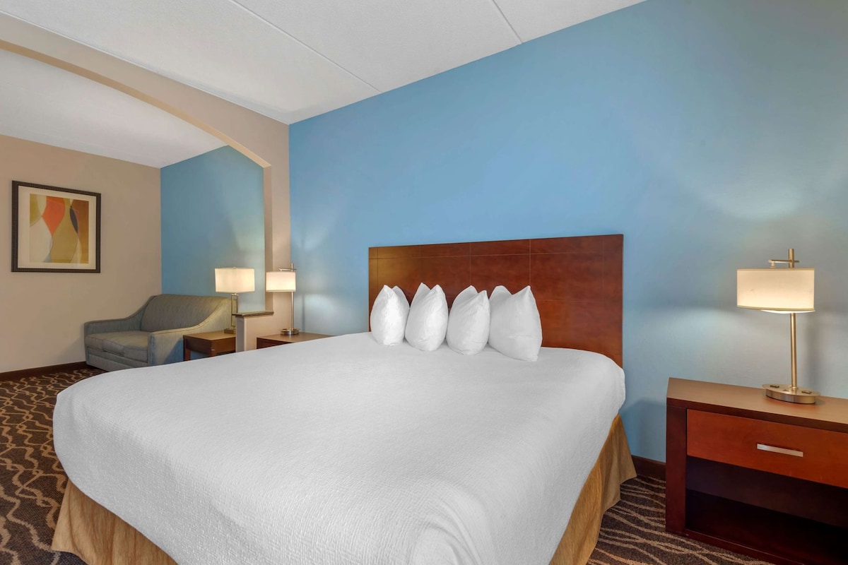 In-room safe, desk, blackout curtains, iron/ironing board