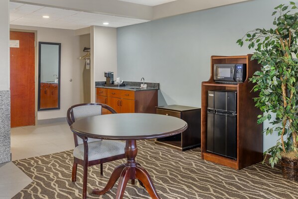 Suite, 1 King Bed, Non Smoking, Jetted Tub (Oversized Room;with Sofabed) | In-room safe, desk, blackout drapes, iron/ironing board