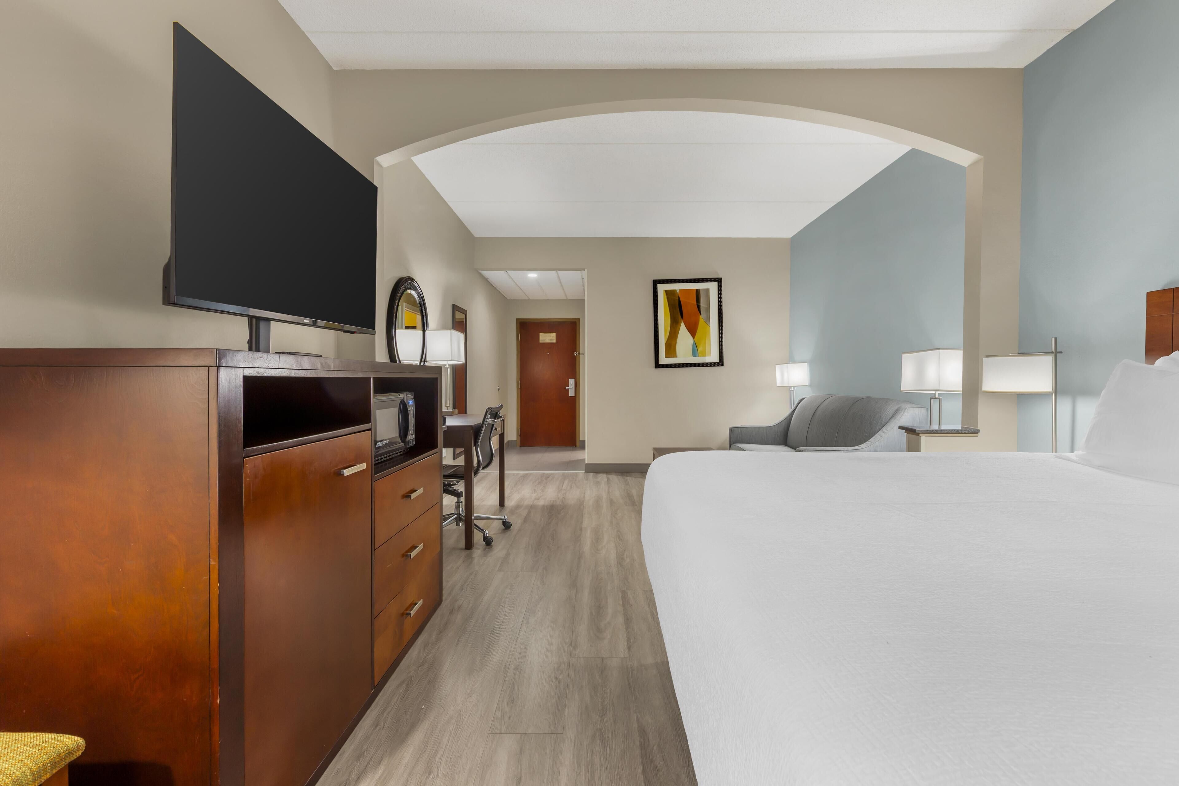Suite, 1 King Bed, Non Smoking, Refrigerator & Microwave (with Sofabed) | In-room safe, desk, blackout curtains, iron/ironing board