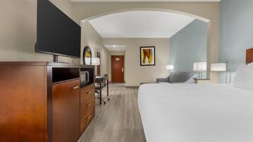 Suite, 1 King Bed, Non Smoking, Refrigerator & Microwave (with Sofabed) | In-room safe, desk, blackout curtains, iron/ironing board