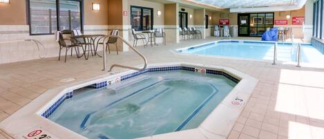 Piscine couverte, piscine extérieure