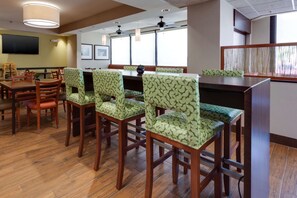 Bao gồm bữa sáng buffet hàng ngày 