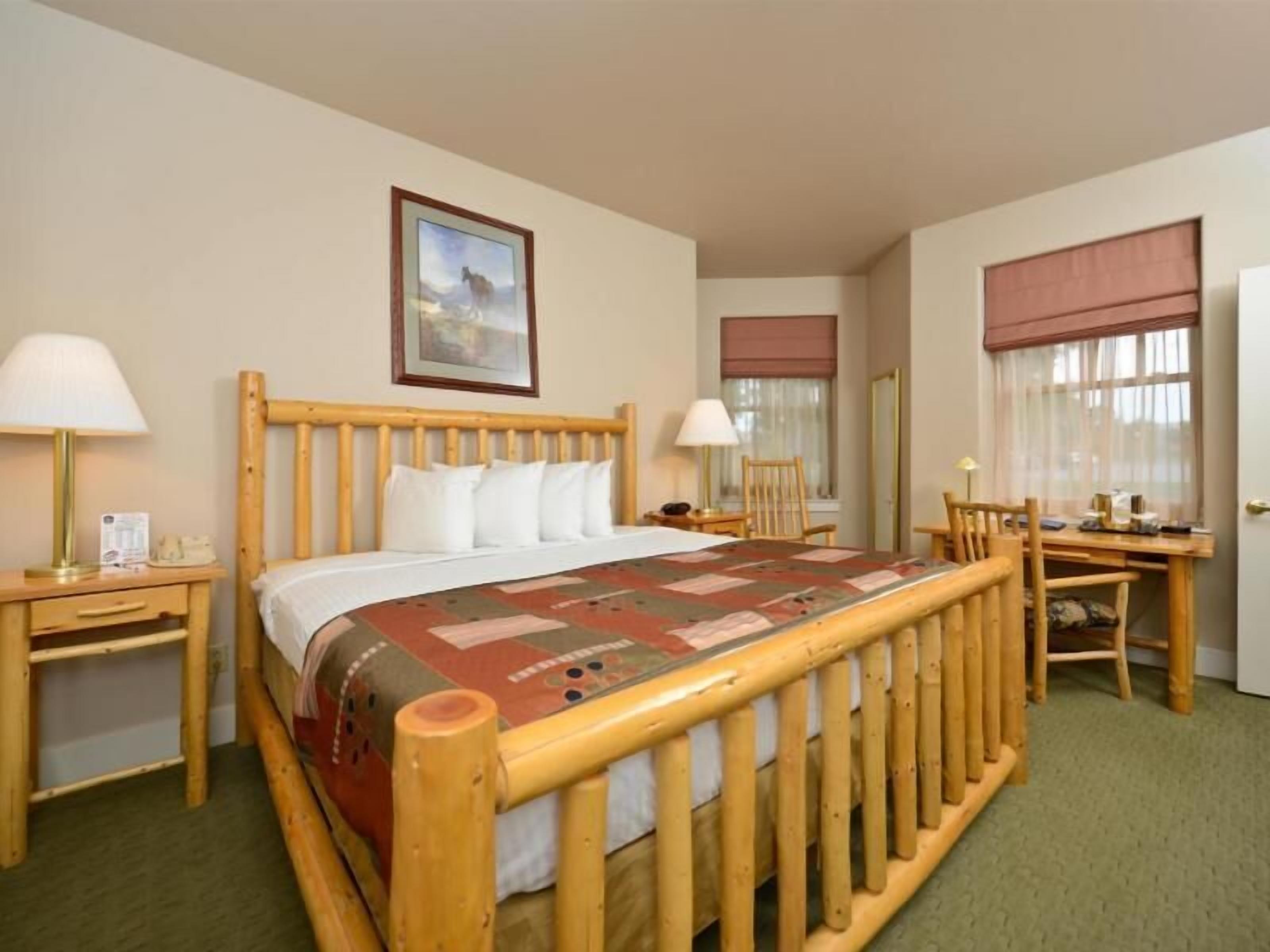 办公  桌、笔记本电脑工作区、遮光窗帘、熨斗/熨衣板