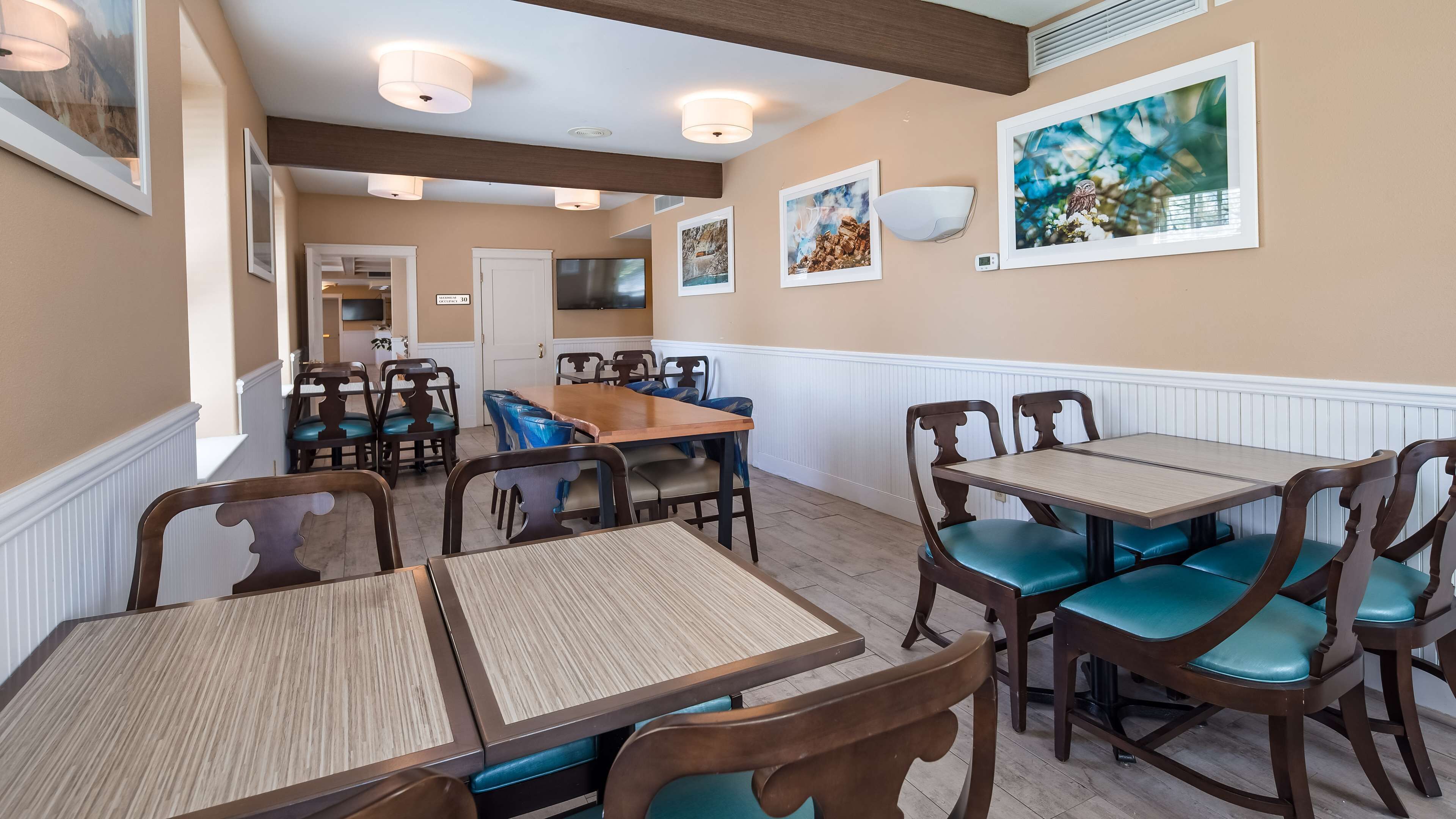 free daily full breakfast