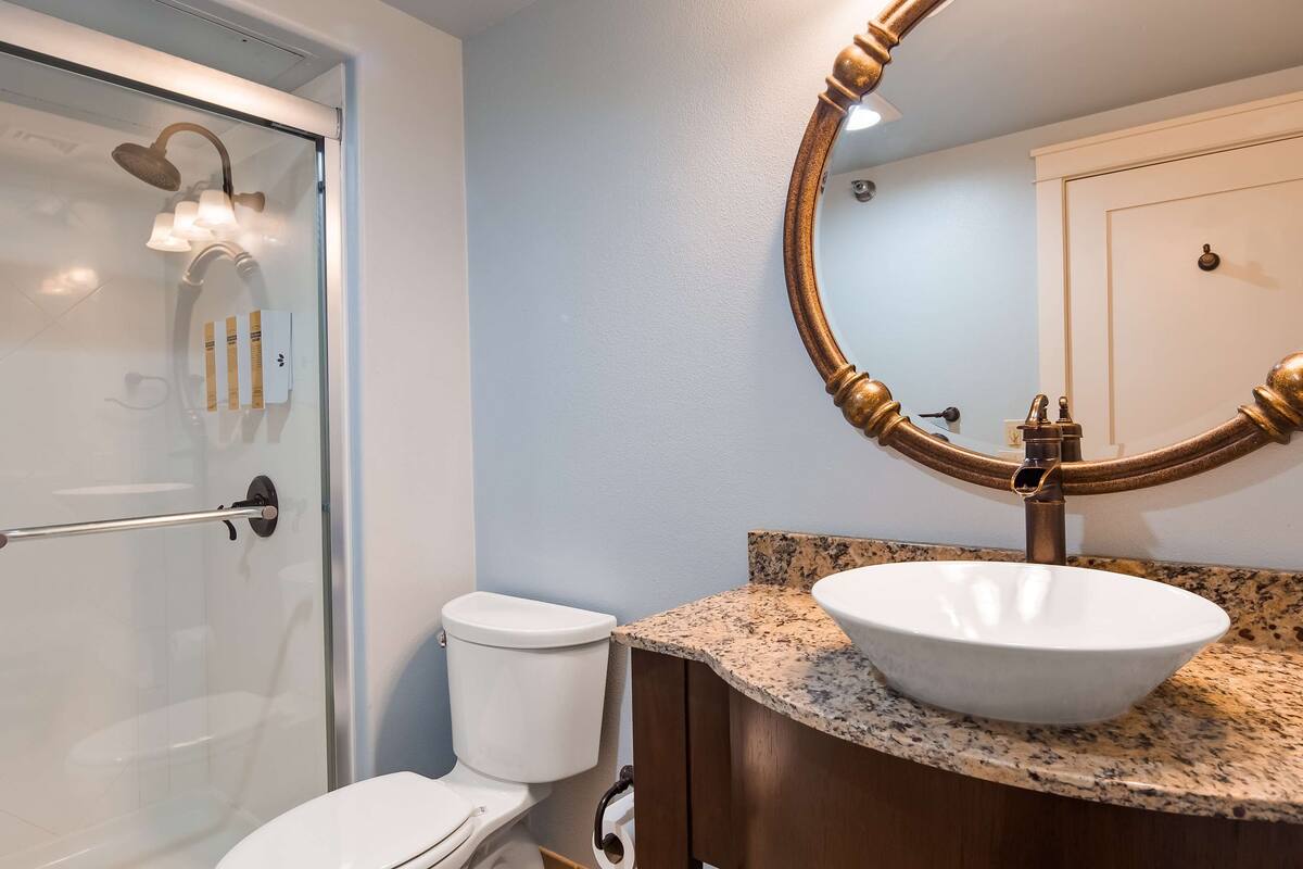 standard room, 1 double bed, non smoking (2nd floor) | bathroom | free toiletries, hair dryer, towels, soap