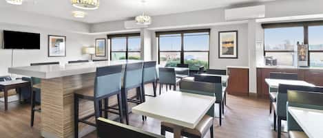 Petit déjeuner buffet compris