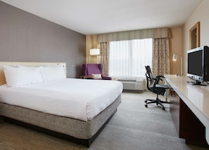 Roupas de cama premium, cofres nos quartos, escrivaninha
