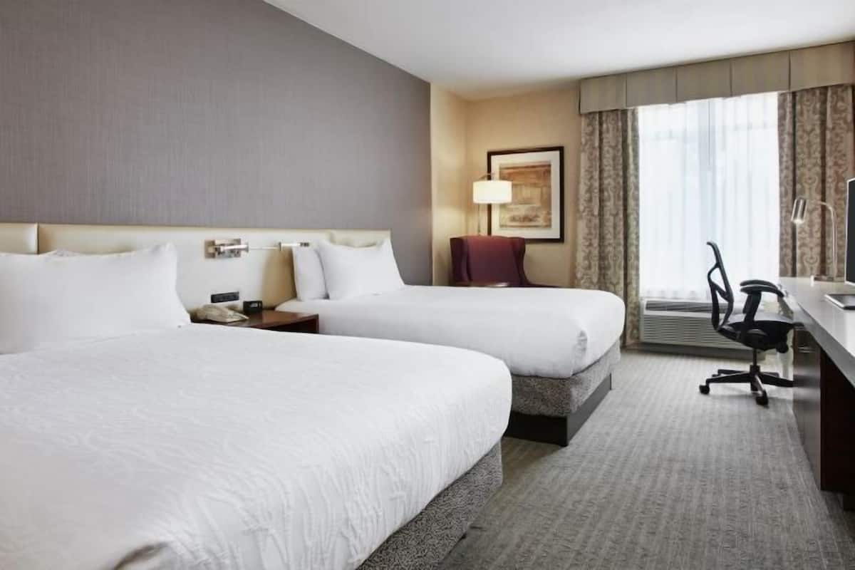 Premium bedding, in-room safe, desk, laptop workspace