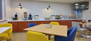 Buffet déjeuner gratuit tous les jours