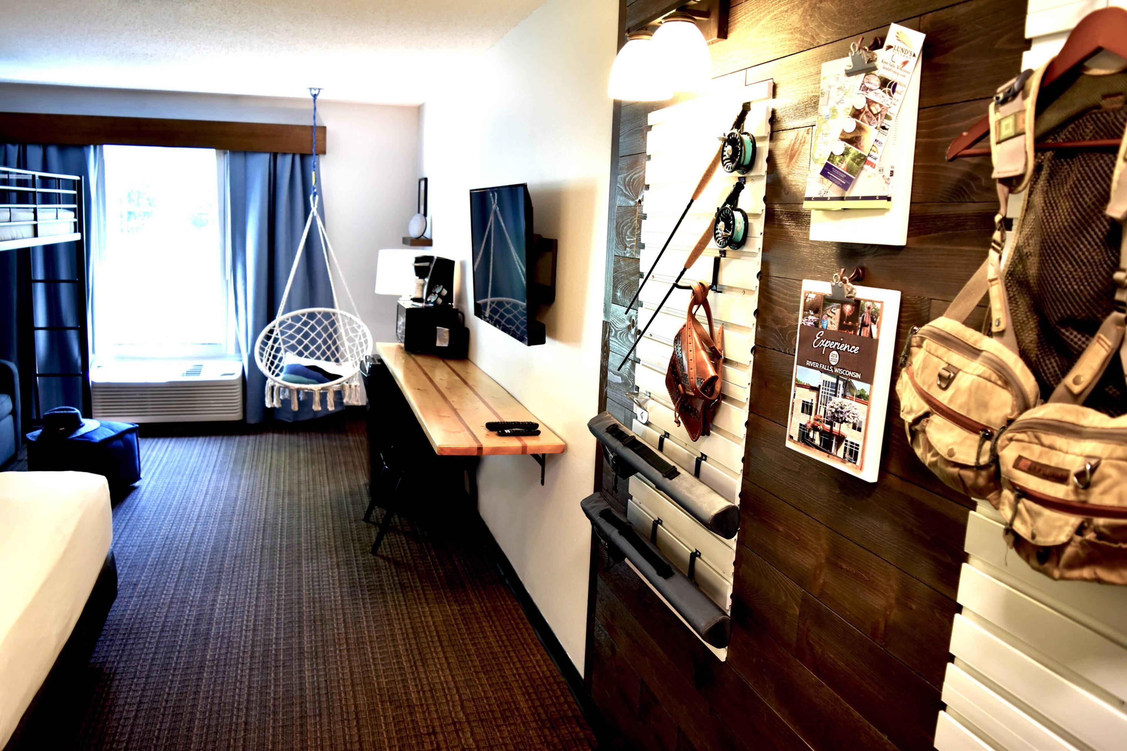 جناح - عدة أسرّة - لغير المدخنين (Explorer) | ملاءات من القطن المصري وأغطية فراش متميزة وألحفة محشوة بالريش