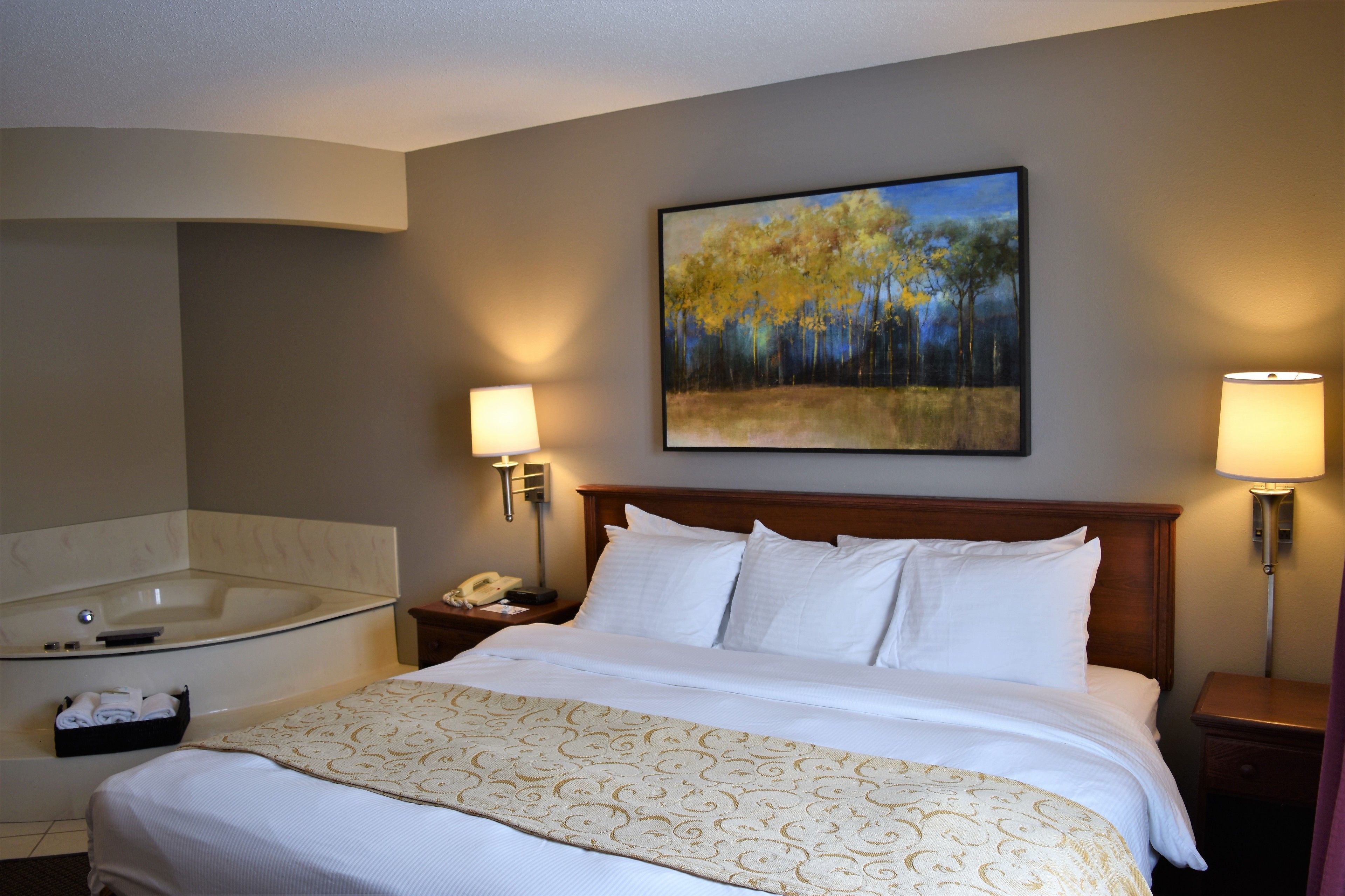 suite, 1 king bed, jetted tub | egyptian cotton sheets, premium bedding, down duvets, in-room safe