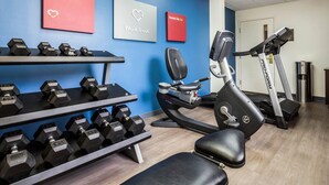A gym with exercise equipment, dumbbells, and motivational wall art. - Comfort Suites At The University - Conway (Conway)